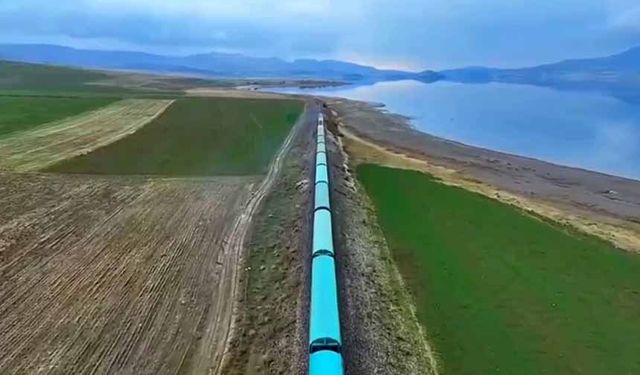 Erçek Gölü kıyısında kartpostallık görüntüler