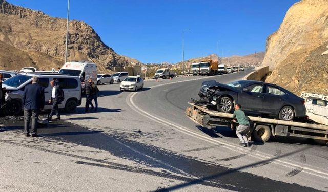 Hakkari Van yolunda trafik kazası