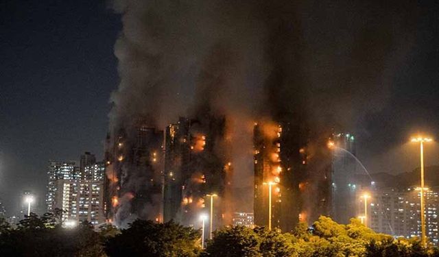 Hong Kong'da bir sitede çıkan yangında 44 kişi öldü, 279 kişiden haber alınamıyor