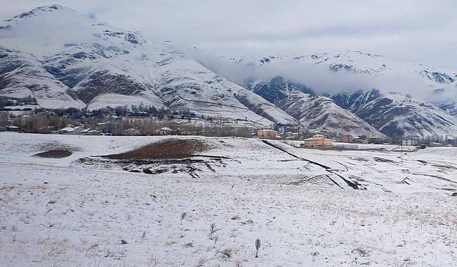 Başkale beyaza büründü