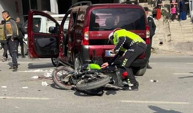 Hakkari'de motosikletle kamyonet çarpıştı: 1 yaralı