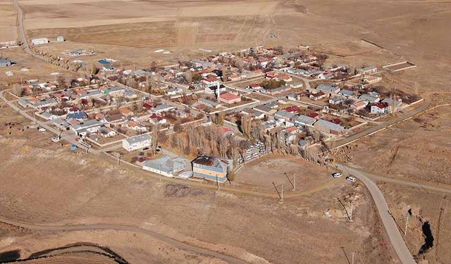 Van'da simetrik yapılar sonbahar güzelliğiyle büyülüyor