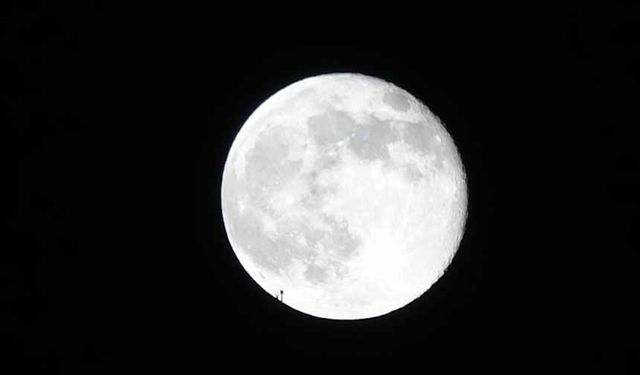 Şişkin ay görsel şölen sundu