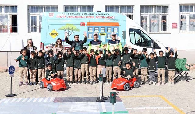 Çatak'ta öğrencilere uygulamalı trafik güvenliği eğitimi