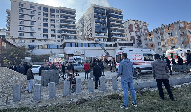 Van'da 7 katlı binanın otoparkında yangın! Çok sayıda kişi binada mahsur kaldı
