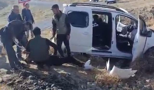 Van'da kontrolden çıkan araç şarampole yuvarlandı
