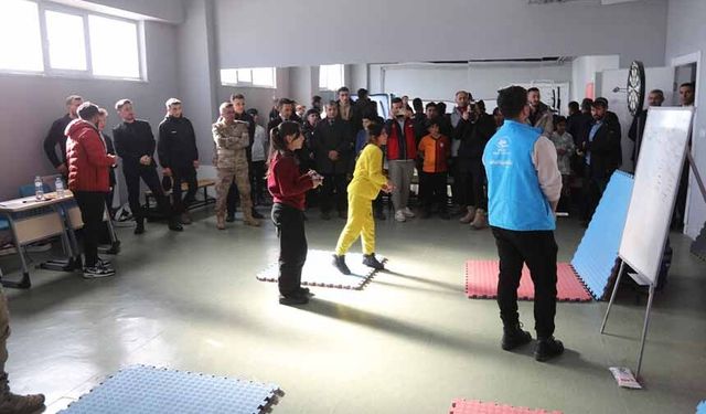 Başkale'de okullar arası dart turnuvası düzenlendi