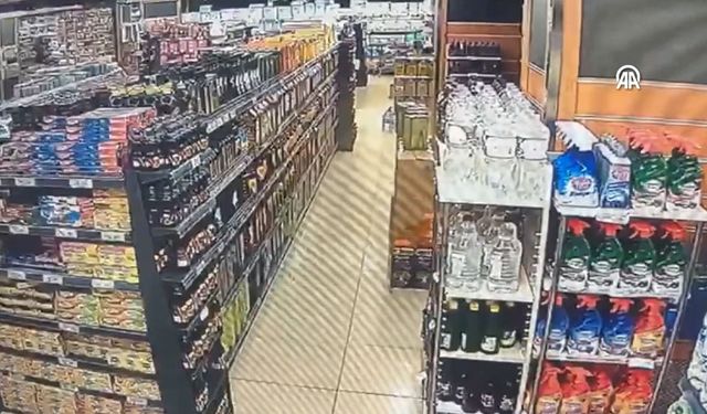 Van’daki deprem güvenlik kamerasına yansıdı