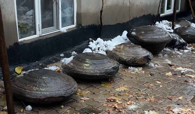 Şemdinli'nin gizemli taşları araştırılmayı bekliyor