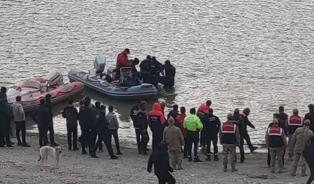 Van’da baraja uçan otomobilde kaybolan gencin cansız bedeni bulundu!