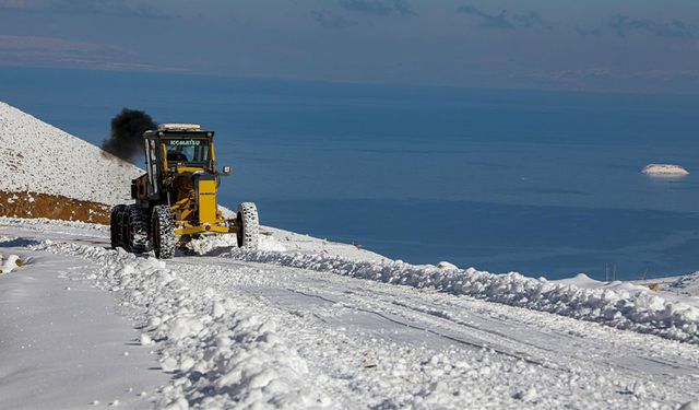 Van’da 78 yerleşim yeri yolu ulaşıma açıldı