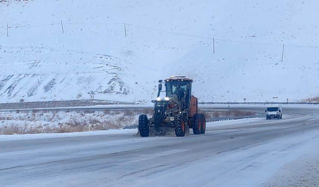 Van-Bahçesaray yolu ulaşıma kapatıldı