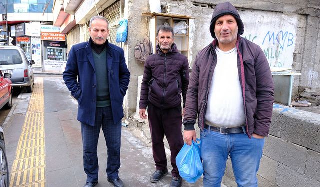 Van’ın günü birlik işçileri! Erken saatte toplanıp iş bekliyorlar