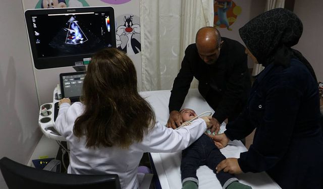 Van'da kalbi yarım doğan bebek mucizeyle hayata tutundu