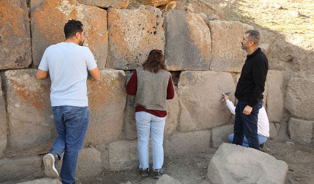 Van'daki kalede tarihi yol ortaya çıktı