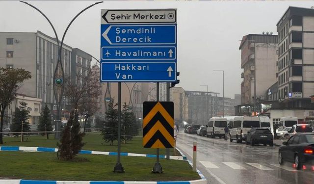 Yüksekova'da uçak seferleri durdu