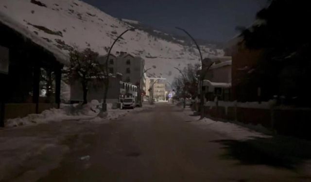 Çatak'ta 3 gündür elektrikler kesik!