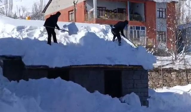 Hakkari'de kar kalınlığı 2 metreyi aştı