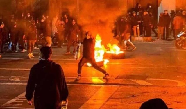 İran'daki protestolarda can kaybı 2 bin 677'ye yükseldi