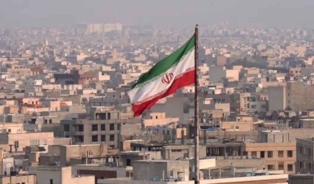 İran'da hayatını kaybedenlerin sayısı 4 bin 902’ye yükseldi