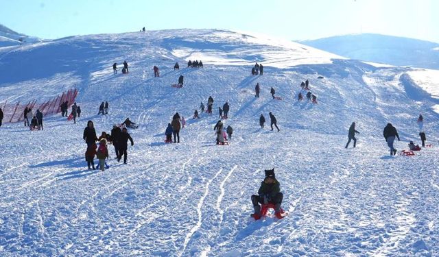 Muş’ta kayak sezonu açıldı