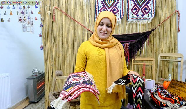 Van’da dokuma sanatı geleceğe taşınıyor! Çeyrek asırdır o sanatla uğraşıyor