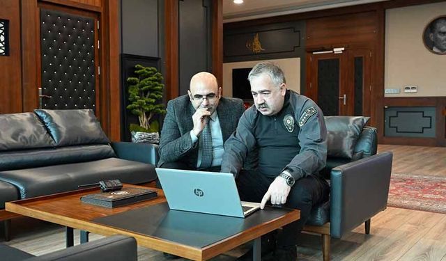 Van Emniyet Müdürü Mutlu, AA'nın "Yılın Kareleri" oylamasına katıldı