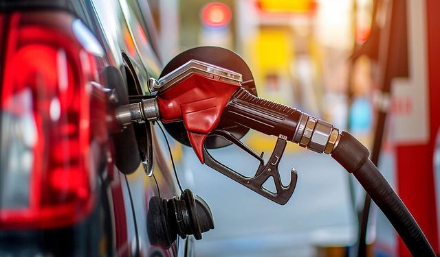 Tarih netleşti! Motorine dev zam geliyor