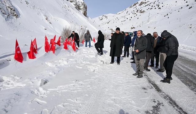 Çatak'ta çığ felaketinde hayatını kaybeden 42 kişi anıldı