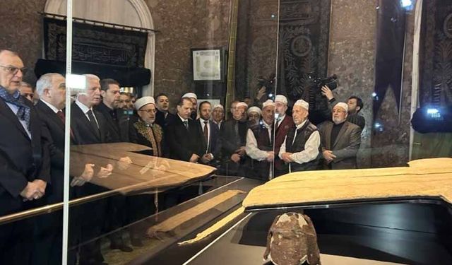 Hırka-i Şerif ziyarete açıldı