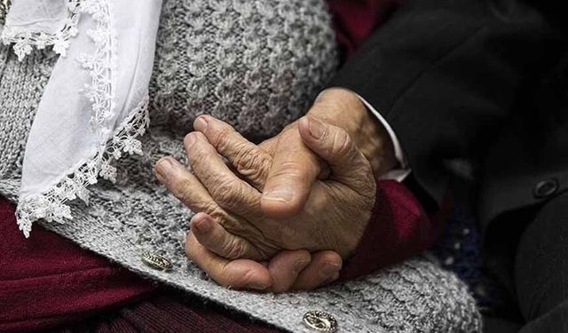 Türkiye'de 9 bini aşkın kişi "ikinci baharında" evliliğe adım attı