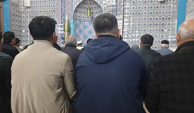 Başkale'de ilk teravih namazı kılındı