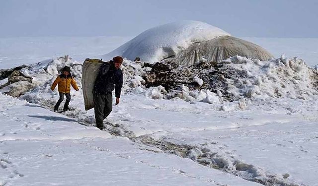 Van'da kışın boşalan köyde yalnız kalan çift, zorluklara birlikte göğüs geriyor