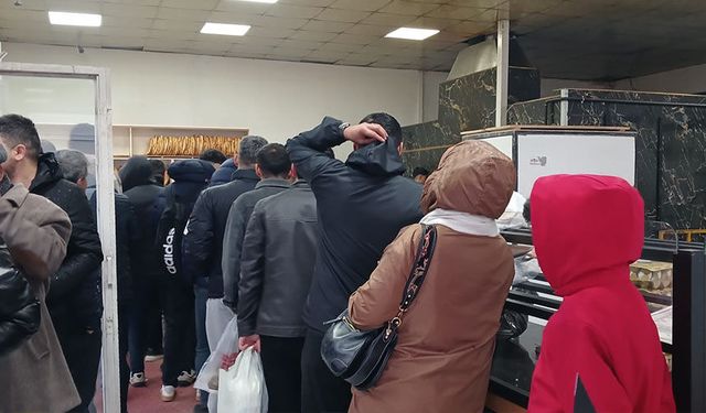 Van’da Ramazan pidesi kuyruğu