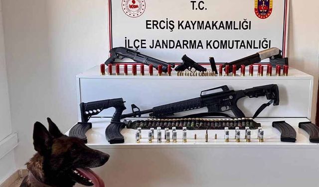 Erciş'te ruhsatsız silah ele geçirildi