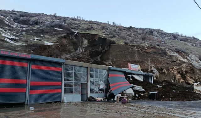 Sanayi sitesindeki dükkan toprak yığını altında kaldı