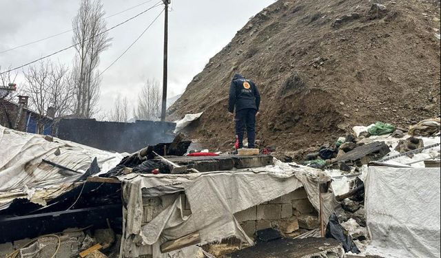 Van'da tandır evi çöktü: Babaanne ile torunu yaralandı