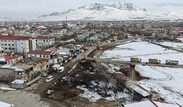 Van’da 1 kilometrelik yol genişletiliyor! Alternatif yol çalışmaları sürüyor