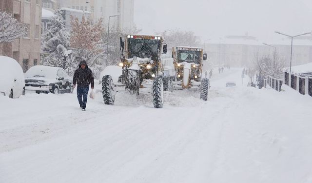 Van’da kar etkili oldu: 97 yol ulaşıma kapandı
