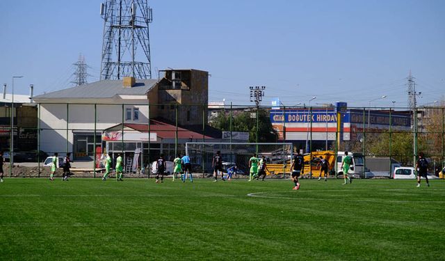 Vanspor U19 liderlik fırsatını tepti!