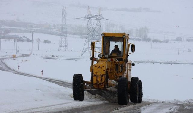 Van'da 76 yerleşim yerinin yolu kapalı