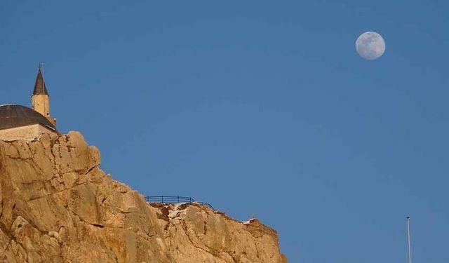 Van Kalesi'nde gökyüzü şöleni