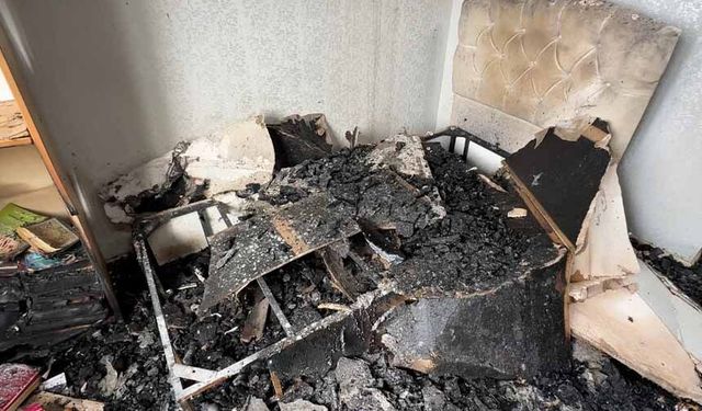 Yüksekova'da çıkan yangında bir ev kullanılamaz hale geldi