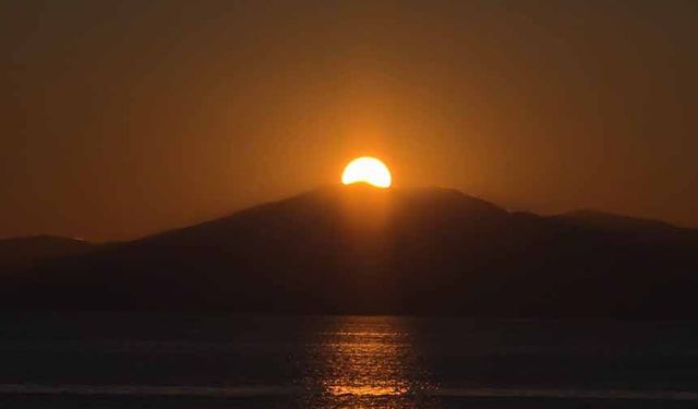 Van Gölü'nde güneşin vedası mest etti