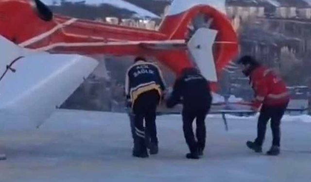Minik hasta helikopter ambulansla Van'a sevk edildi