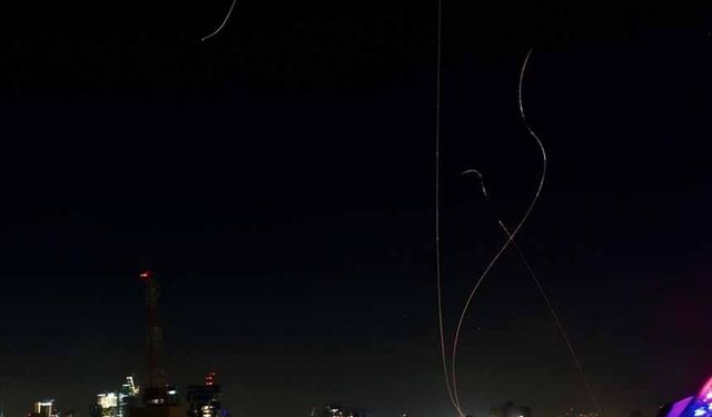 İran, İsrail'in kuzeyini hedef alan bir saldırı dalgası düzenledi