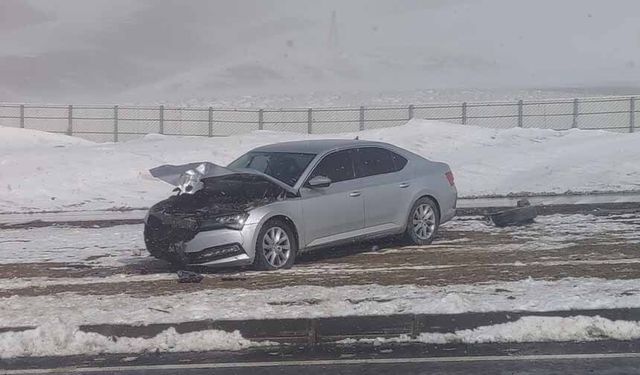 Van'da Kaymakamın bulunduğu otomobil kaza yaptı