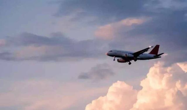 Kenya'da yolcu uçağı pistten çıktı