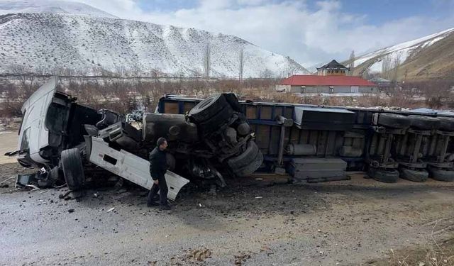 İran plakalı tır devrildi: 1 yaralı