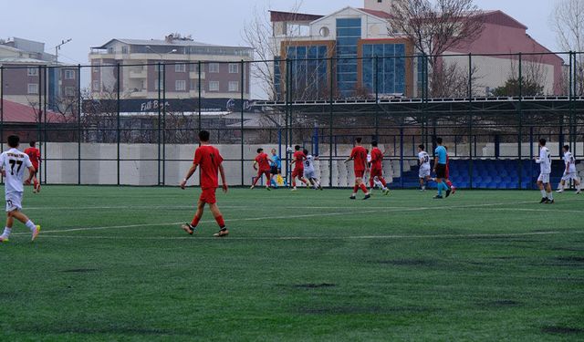 Vanspor U19 lidere konuk oluyor